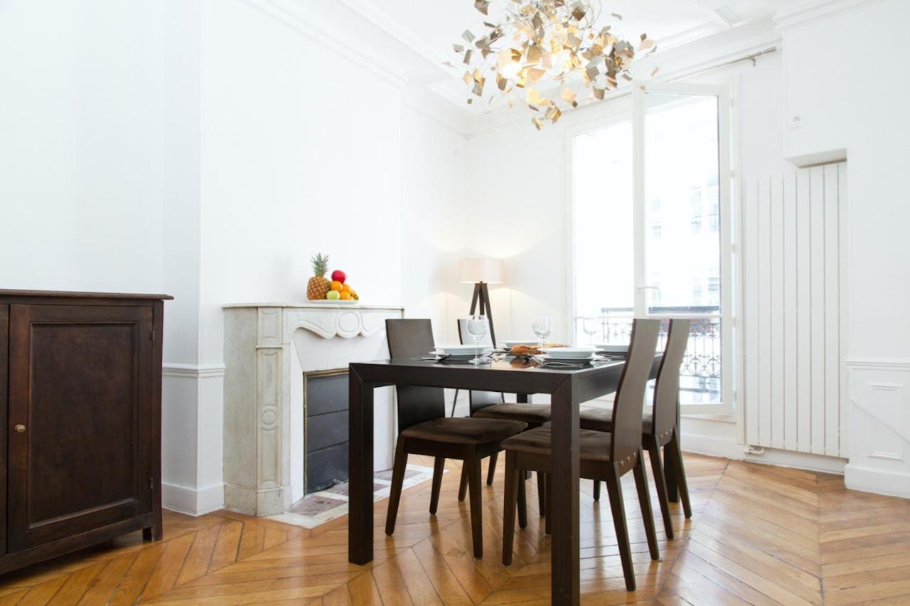 Rue Saint Honore - Louvre Parigi